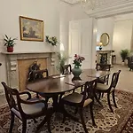Period Newly Renovated Great Neighbourhood Semesterbostad