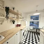 Period Newly Renovated Great Neighbourhood *