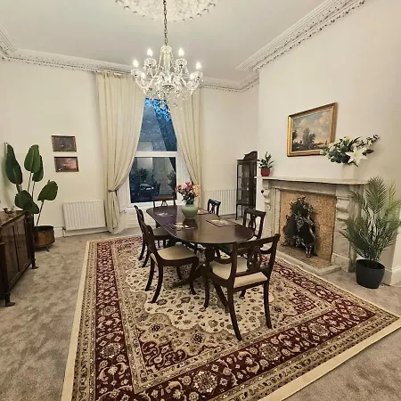 Period Newly Renovated Great Neighbourhood * דבלין