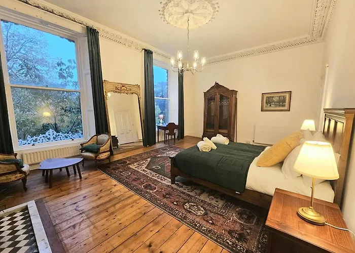 Period Newly Renovated Great Neighbourhood *