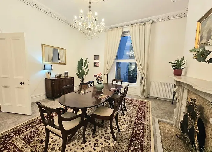 펜션 Period Newly Renovated Great Neighbourhood