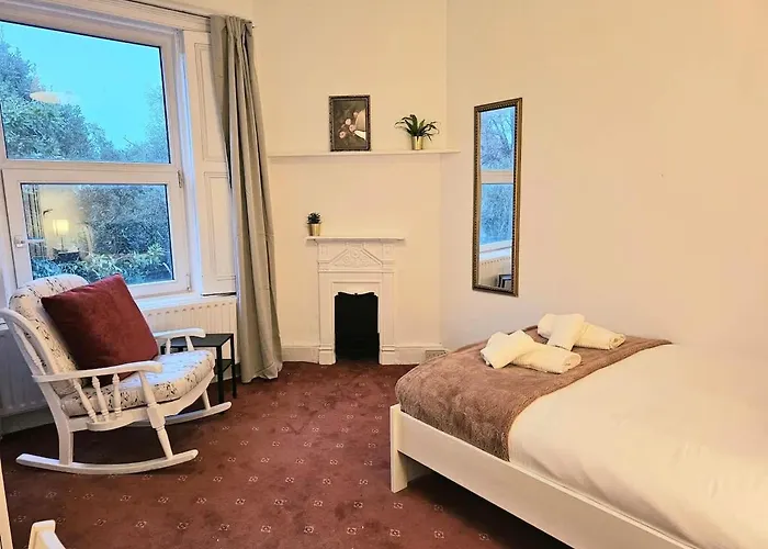 Period Newly Renovated Great Neighbourhood *