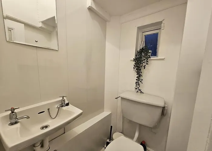 펜션 Period Newly Renovated Great Neighbourhood *