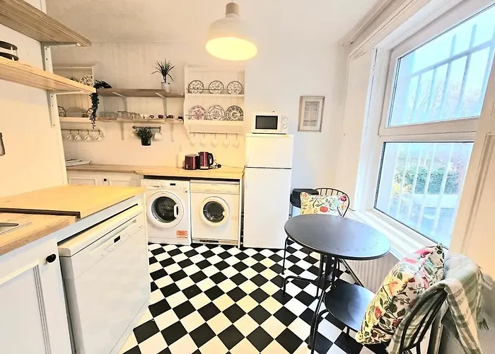 Period Newly Renovated Great Neighbourhood 펜션 더블린