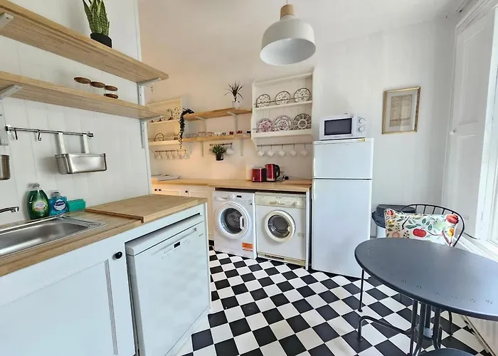 펜션 Period Newly Renovated Great Neighbourhood *